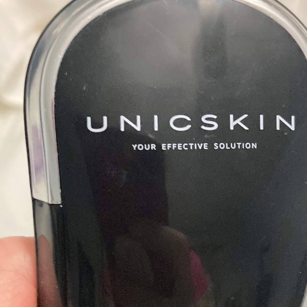 Unicskin LED neck and chin mask.